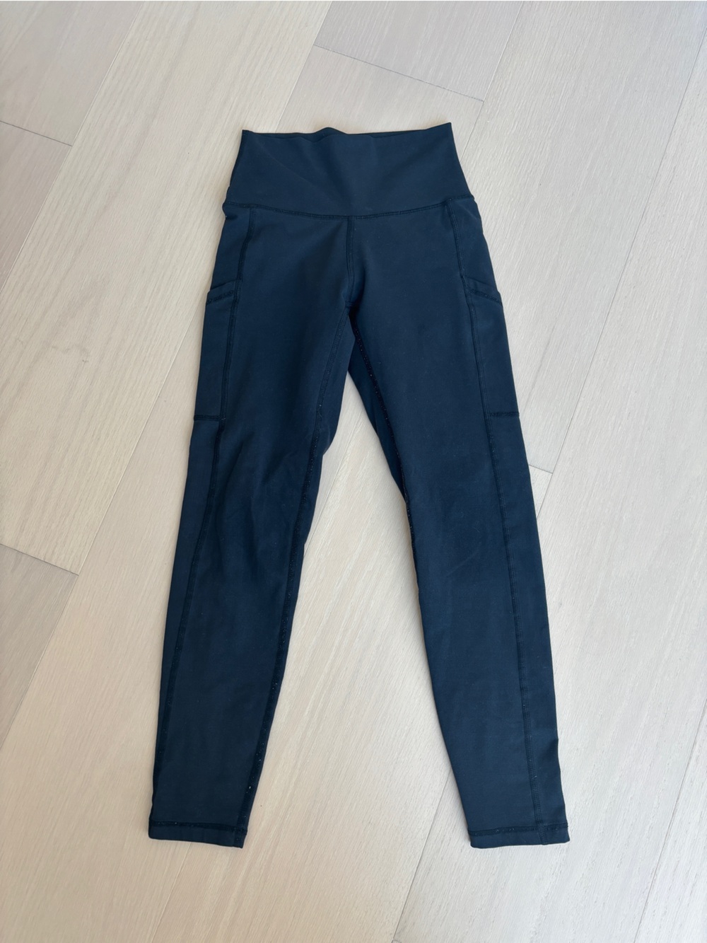 High-Waist Black Active Leggings with Side Pockets